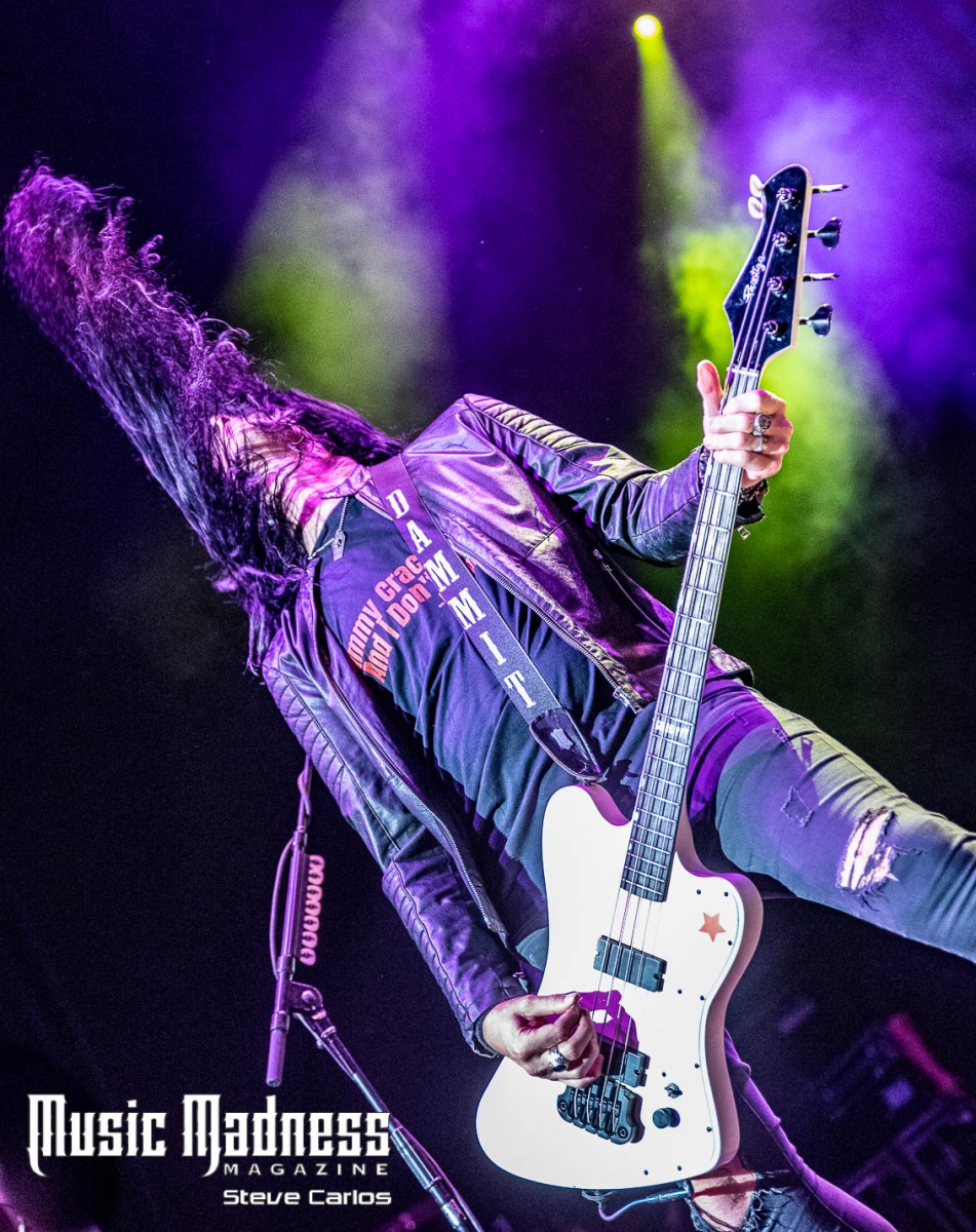 SLASH FEATURING MYLES KENNEDY AND THE CONSPIRATORS Closes Us Tour With  No-Frills Hard Rocking Night at Orlando - BraveWords